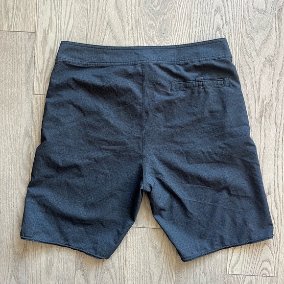 Element Men's Black Swim Shorts in size 34 - Picture 5 of 7